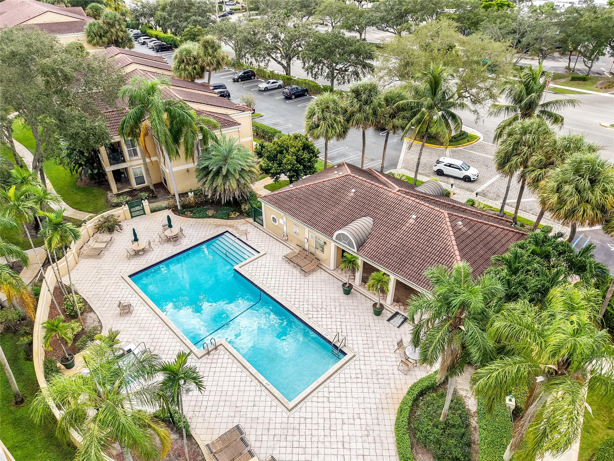 733 Riverside Dr 1216