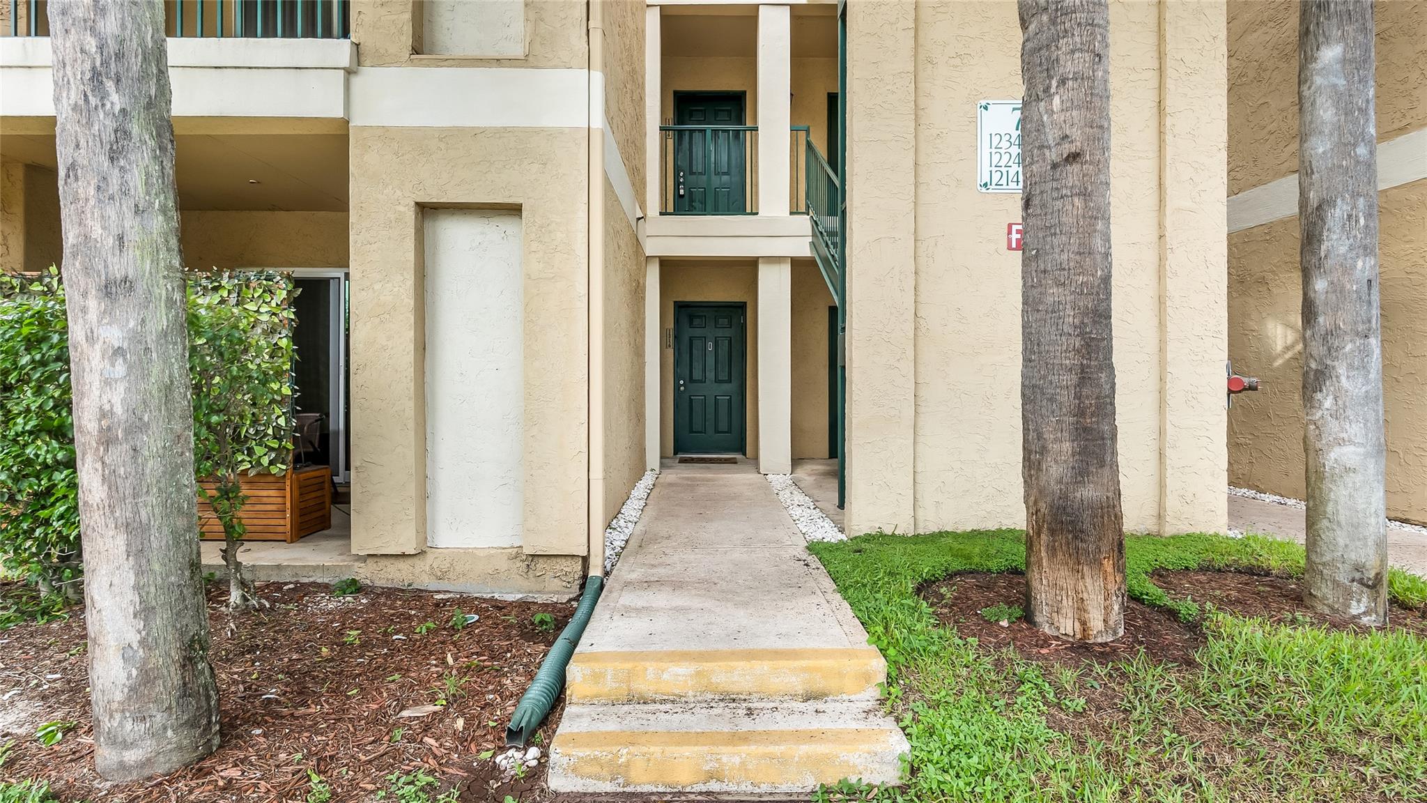 SAVANNAH AT RIVERSIDE CON - Residential
