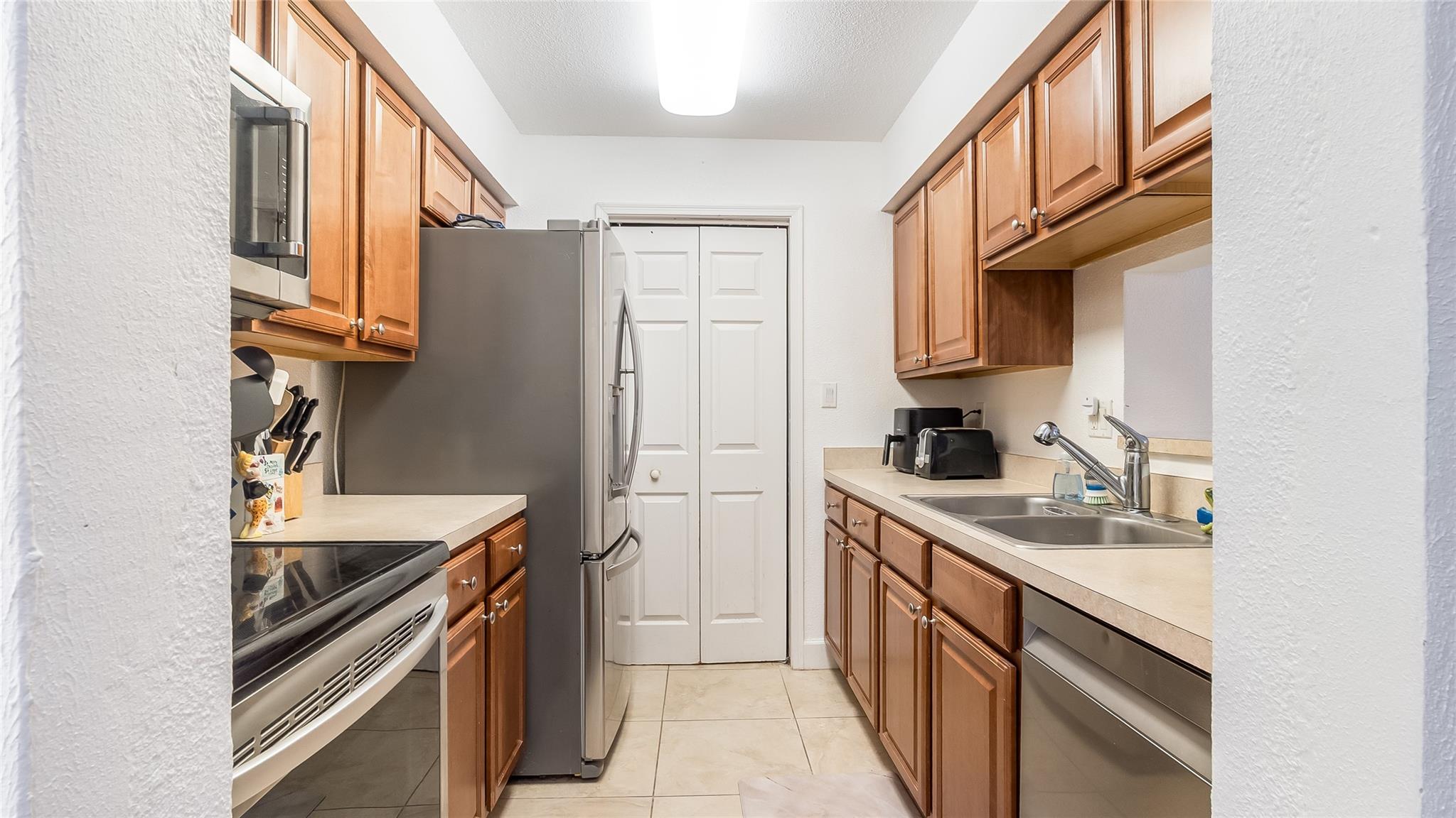 733 Riverside Dr 1216