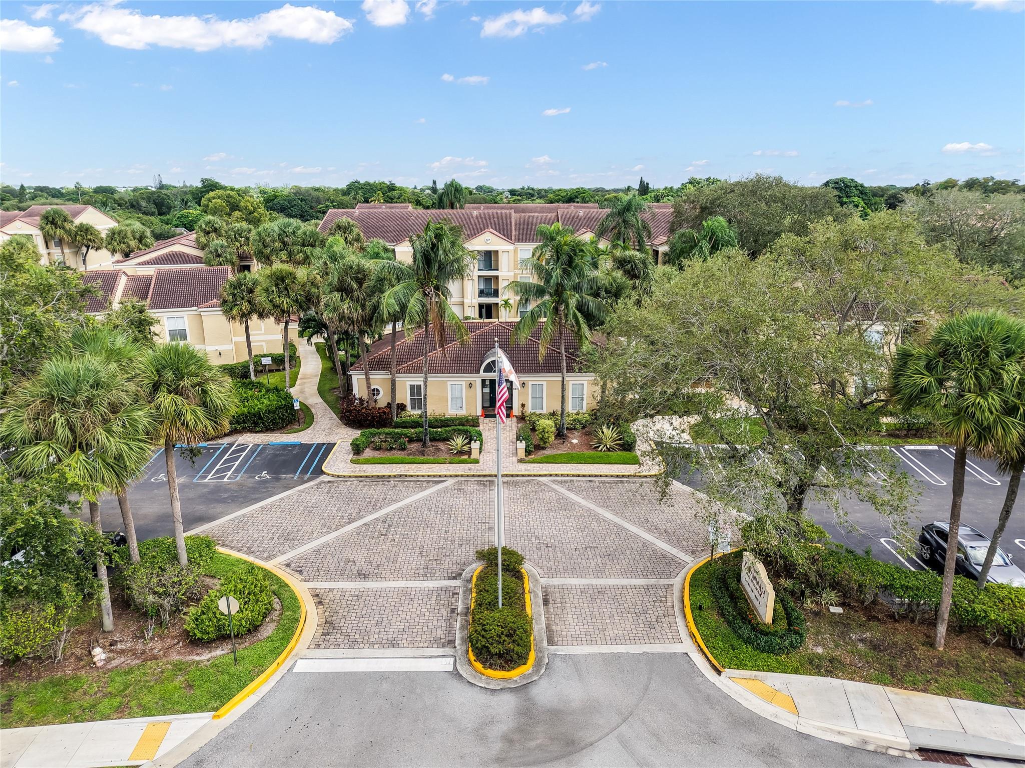 SAVANNAH AT RIVERSIDE CON - Residential