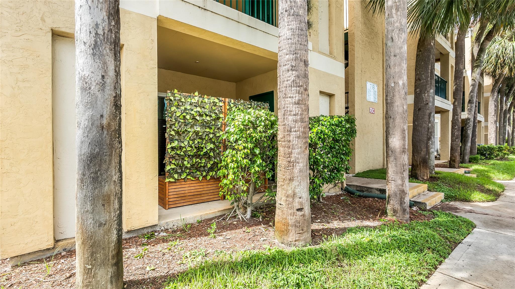 SAVANNAH AT RIVERSIDE CON - Residential