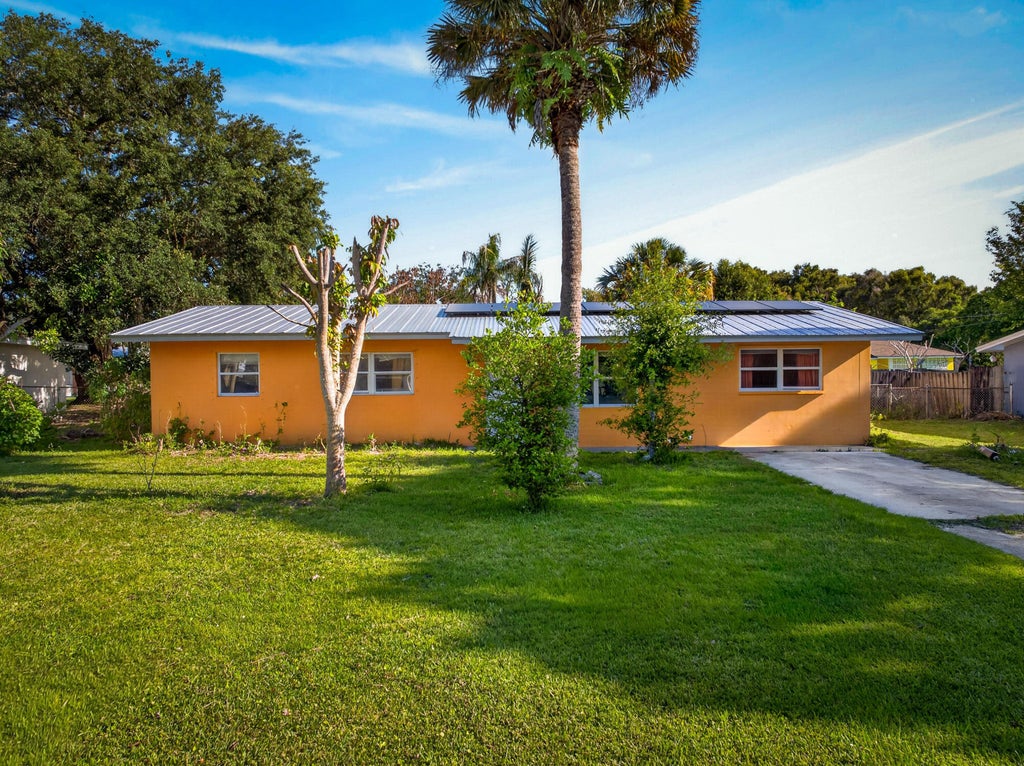 Photo of 2805 Brantley Road, Fort Pierce, FL 34981 (MLS # B26030047)