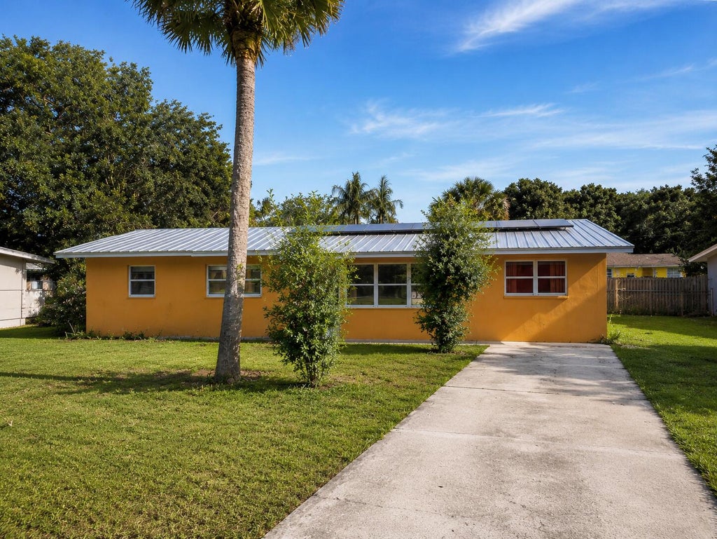 Photo of 2805 Brantley Road, Fort Pierce, FL 34981 (MLS # B26030047)