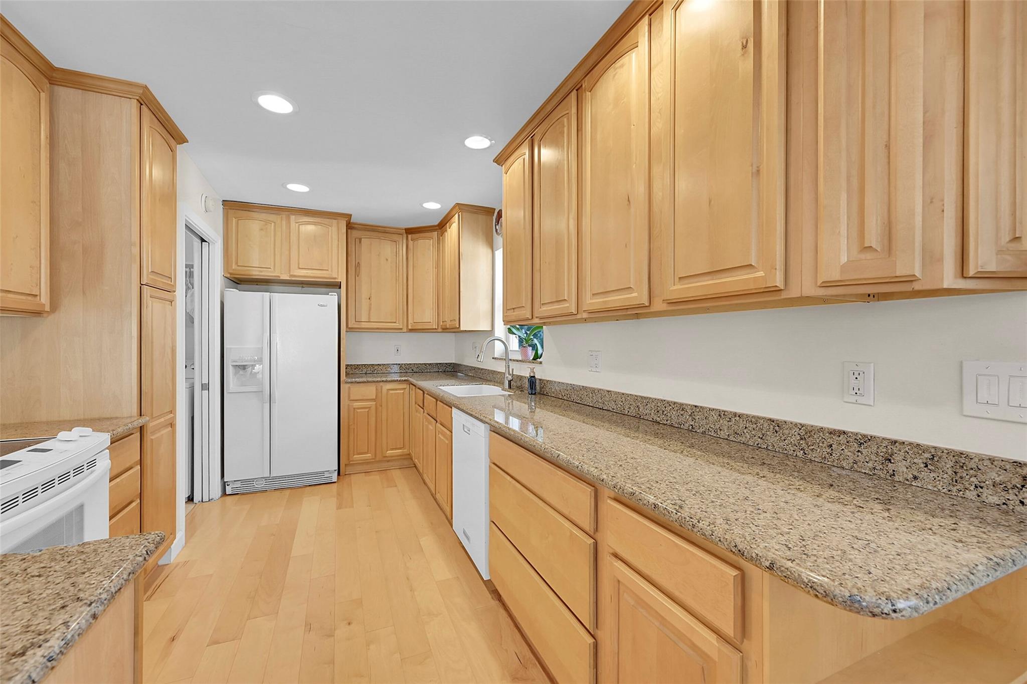 IMPERIAL POINT 3RD SEC - Residential