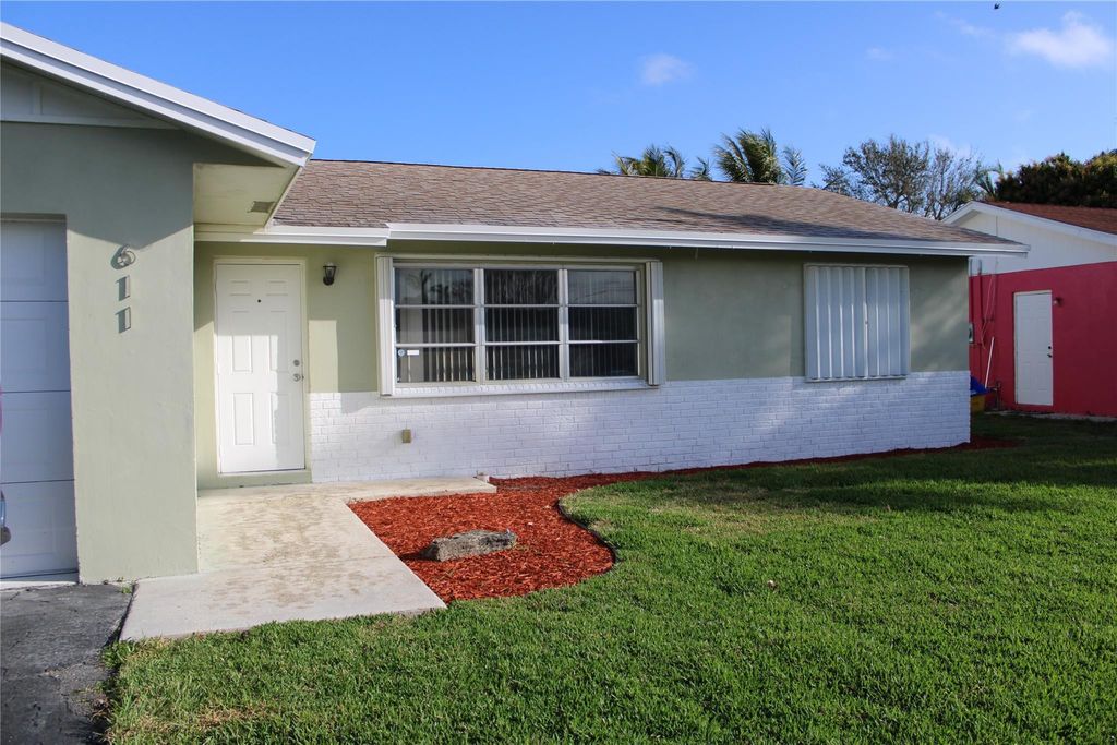 Photo of 611 SW 1st Avenue, Boynton Beach, FL 33426 (MLS # F10555602)