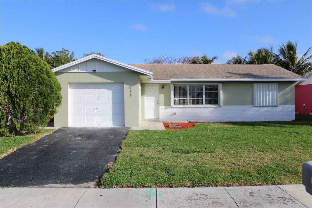 Photo of 611 SW 1st Avenue, Boynton Beach, FL 33426 (MLS # F10555602)