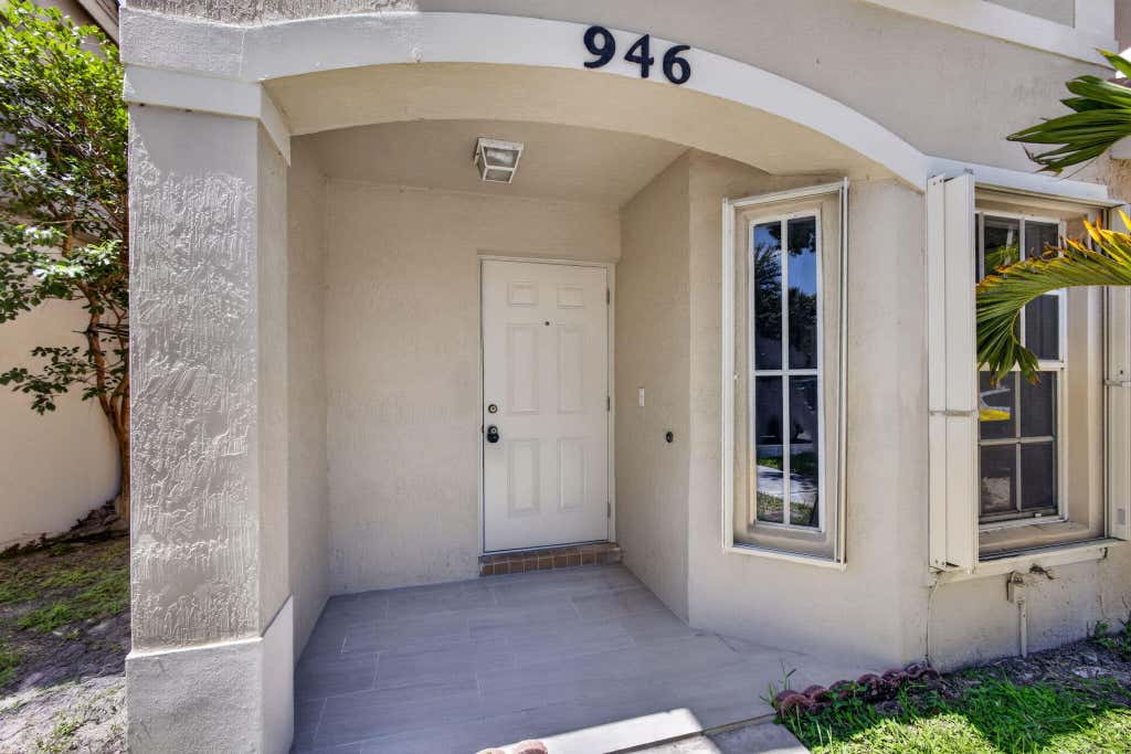 Photo of 946 Summit Lake Drive, West Palm Beach, FL 33406 (MLS # B26044641)