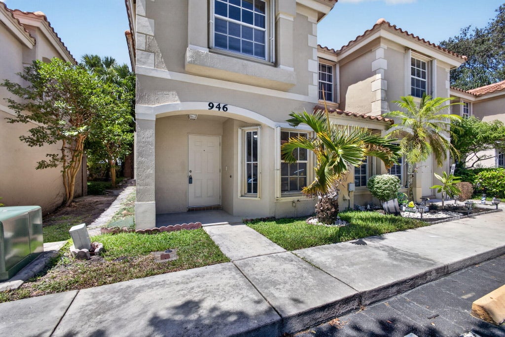Photo of 946 Summit Lake Drive, West Palm Beach, FL 33406 (MLS # B26044641)
