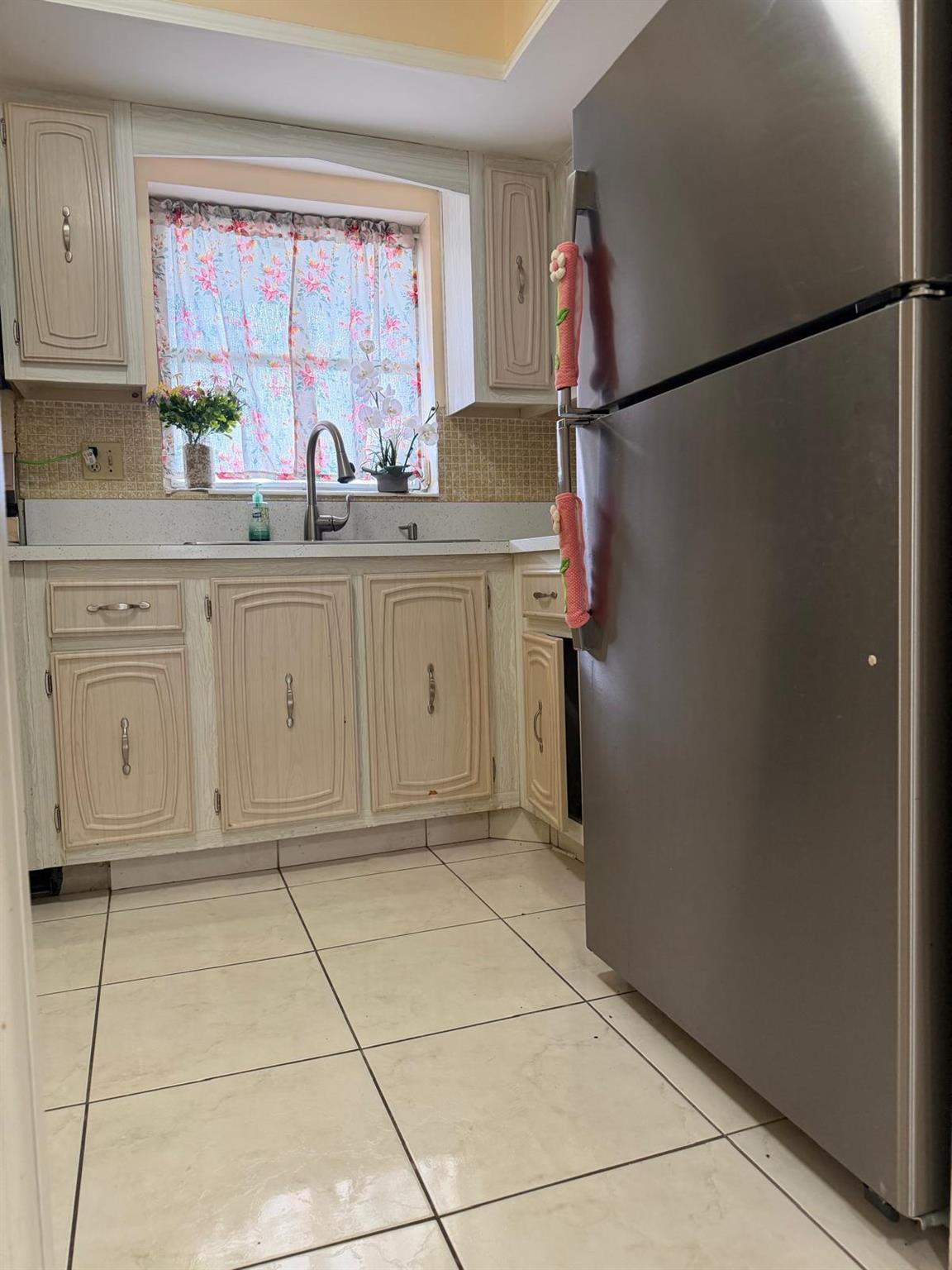 CRESTHAVEN VILLAS CONDO 3 - Residential Lease