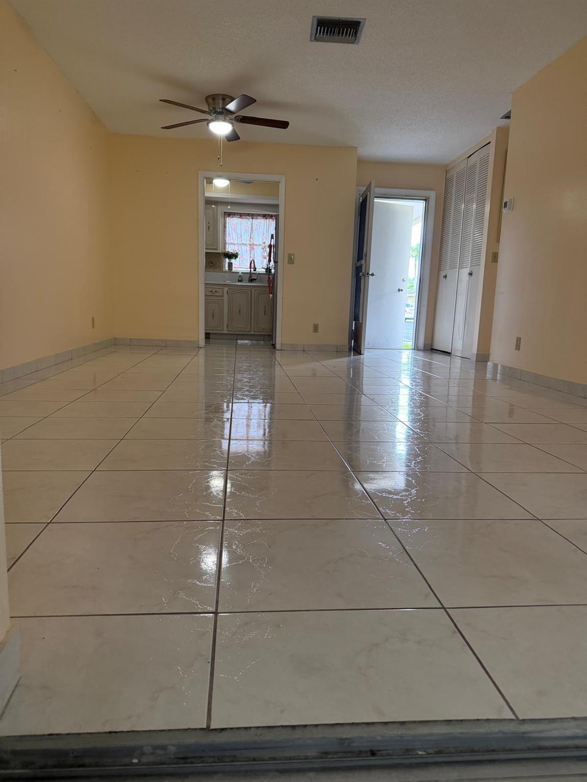 CRESTHAVEN VILLAS CONDO 3 - Residential Lease