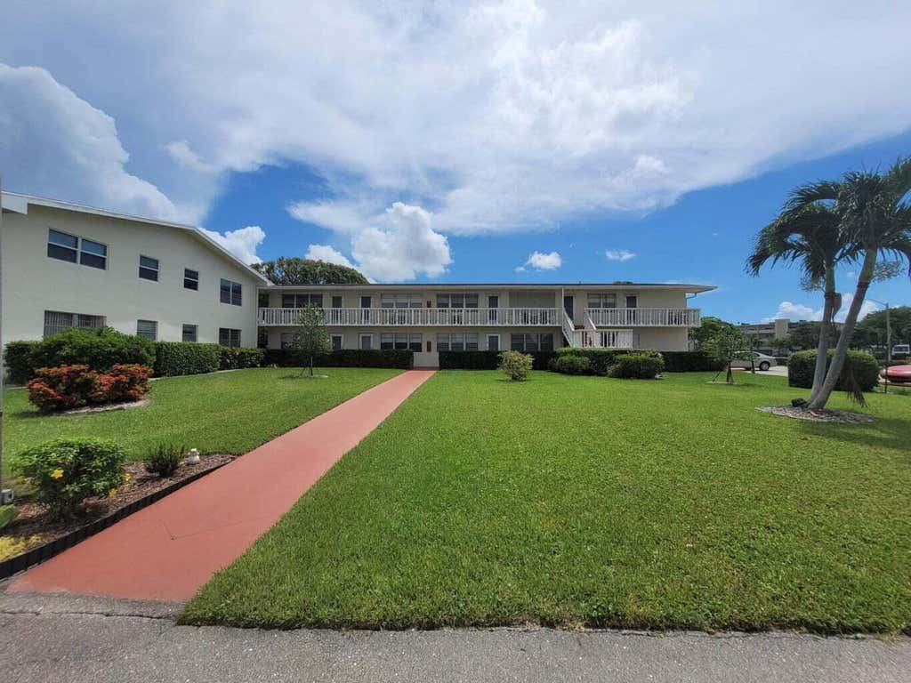 Photo of 3 Berkshire A, West Palm Beach, FL 33417 (MLS # R10946223)