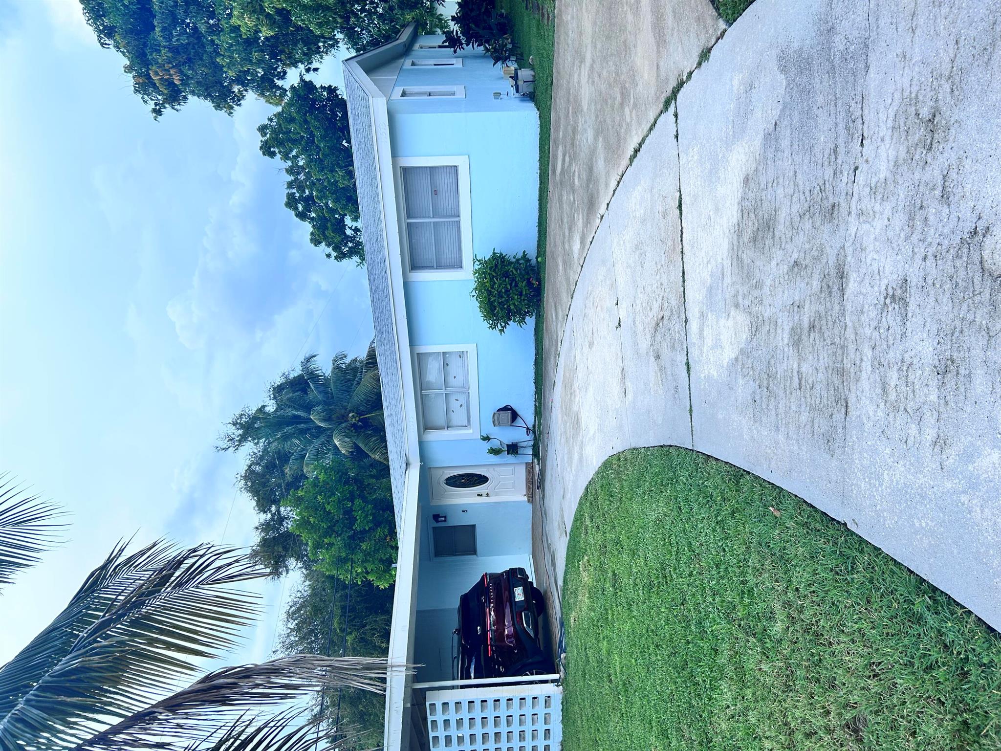 Corner lot property in Royal Palm Beach. No HOA, with ample yard space. Rooms are spacious
