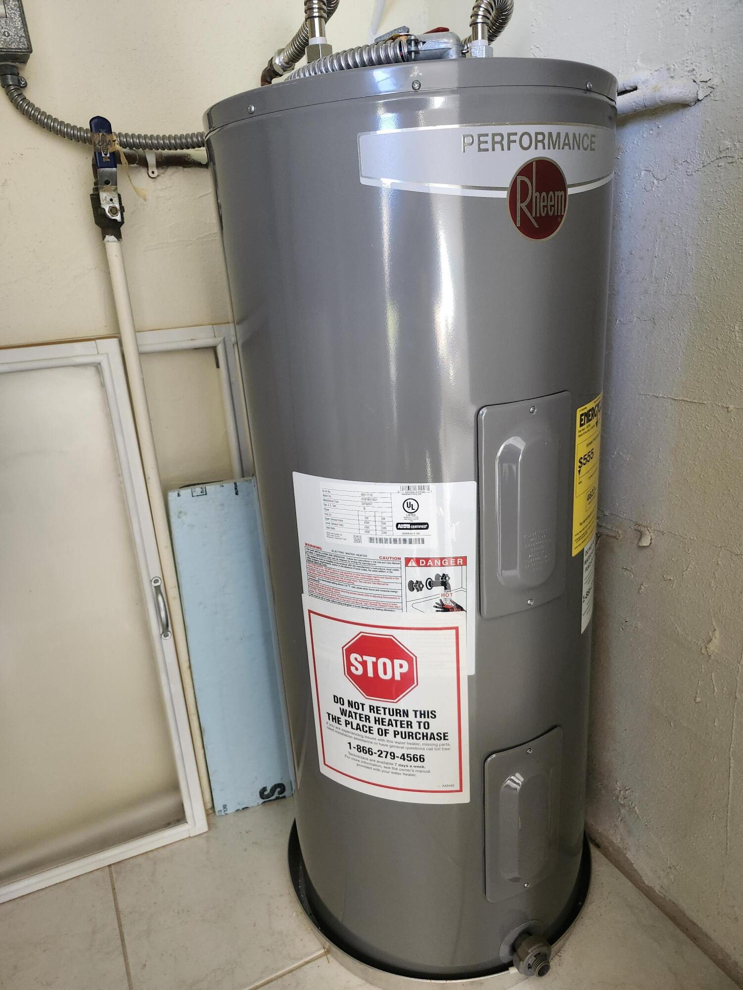 VILLAGE ROYALE ON THE GREEN CONDO / GREENHAVEN - Residential