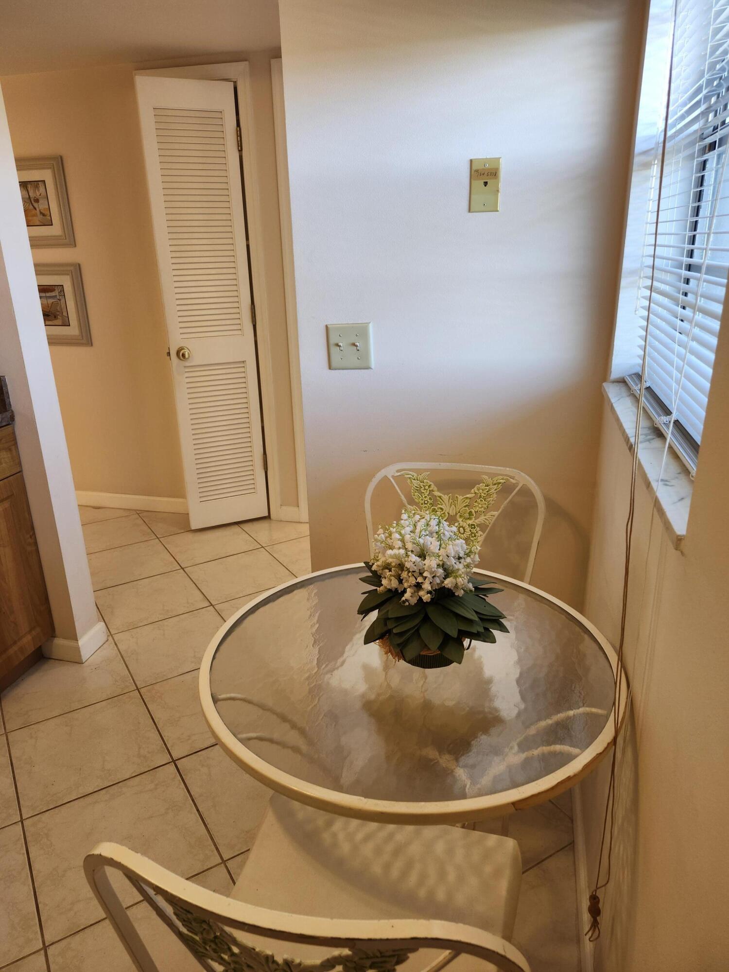 VILLAGE ROYALE ON THE GREEN CONDO / GREENHAVEN - Residential