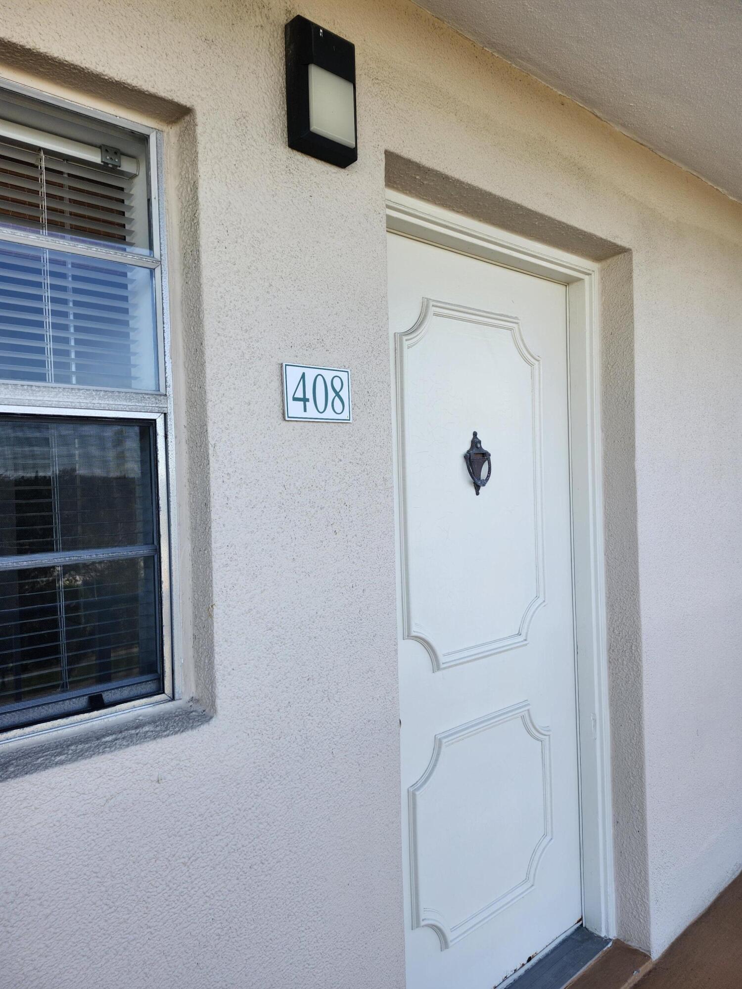 VILLAGE ROYALE ON THE GREEN CONDO / GREENHAVEN - Residential