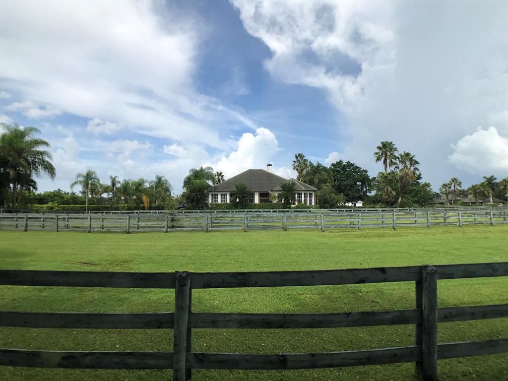 SADDLE TRAIL PARK OF WELLINGTON - Residential