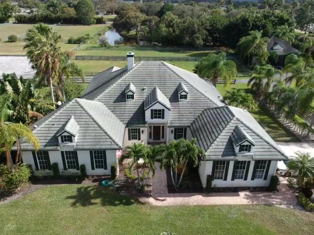 SADDLE TRAIL PARK OF WELLINGTON - Residential