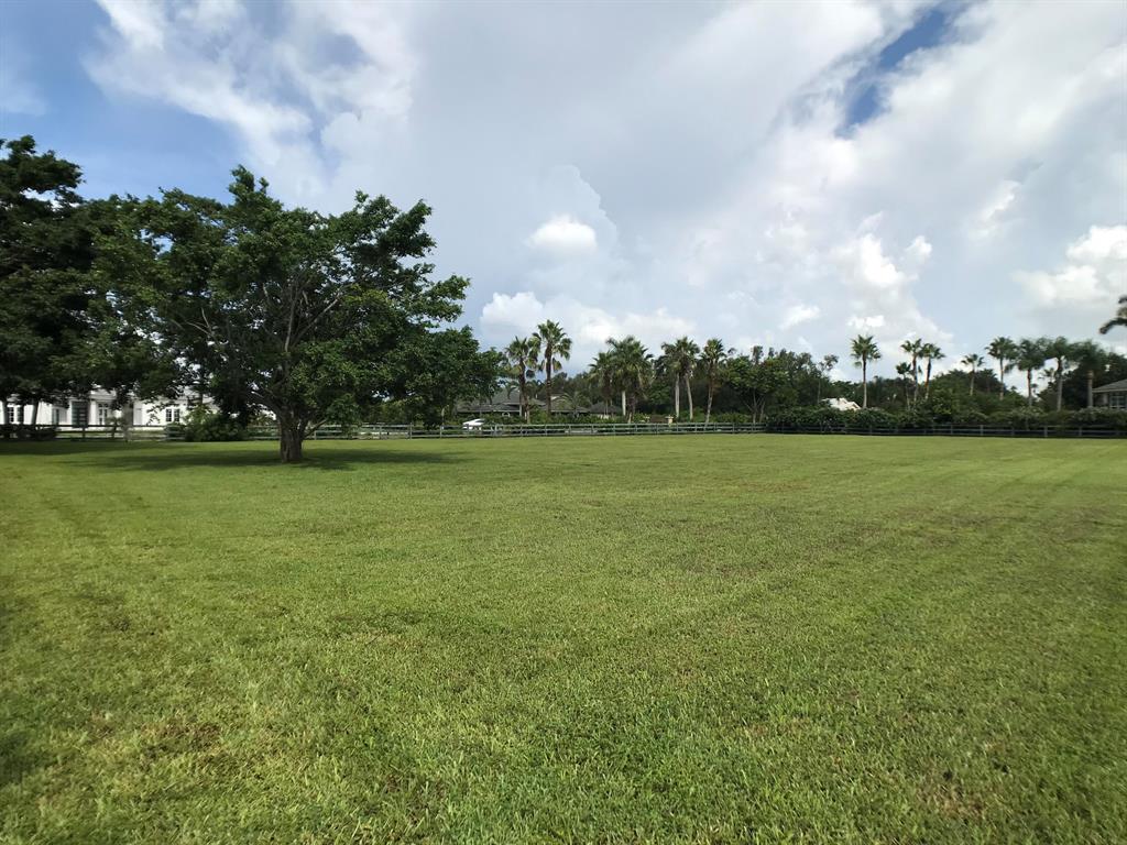 SADDLE TRAIL PARK OF WELLINGTON - Residential