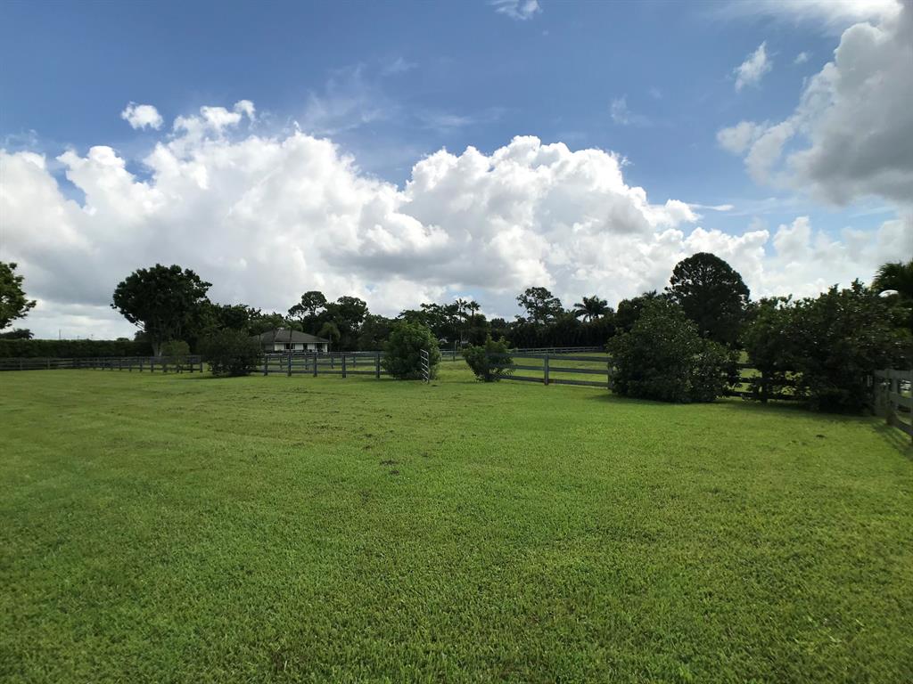 SADDLE TRAIL PARK OF WELLINGTON - Residential