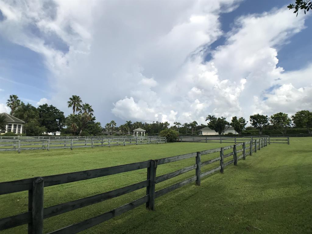 SADDLE TRAIL PARK OF WELLINGTON - Residential