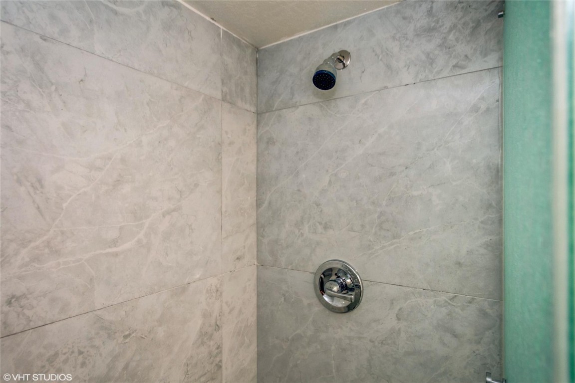 VICTORIA VILLAGE - Residential