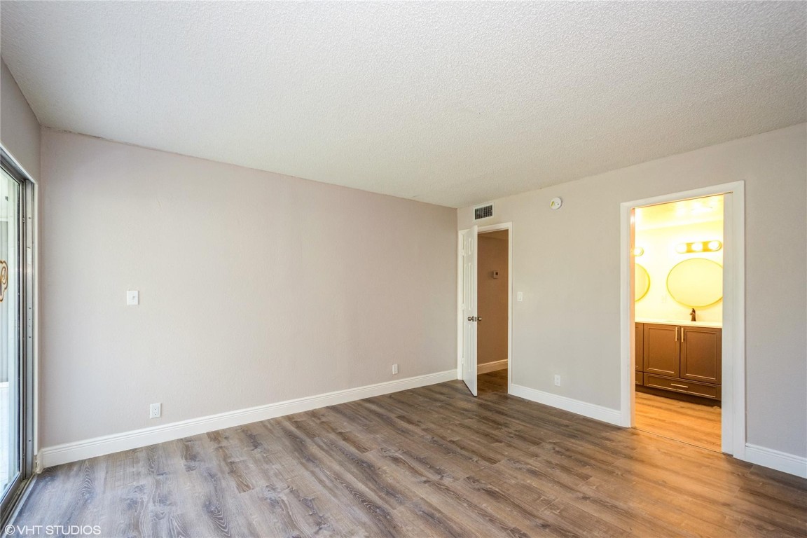 VICTORIA VILLAGE - Residential