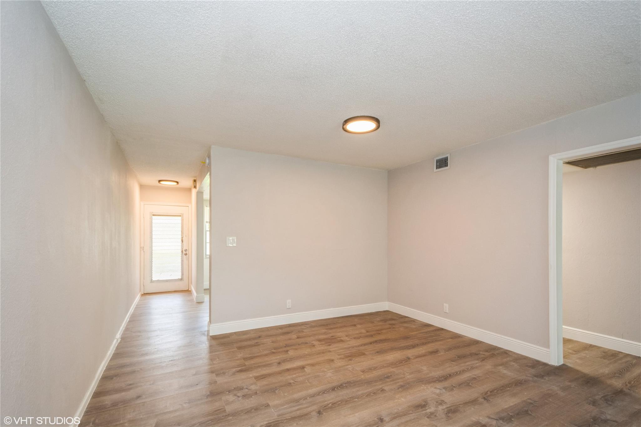 VICTORIA VILLAGE - Residential