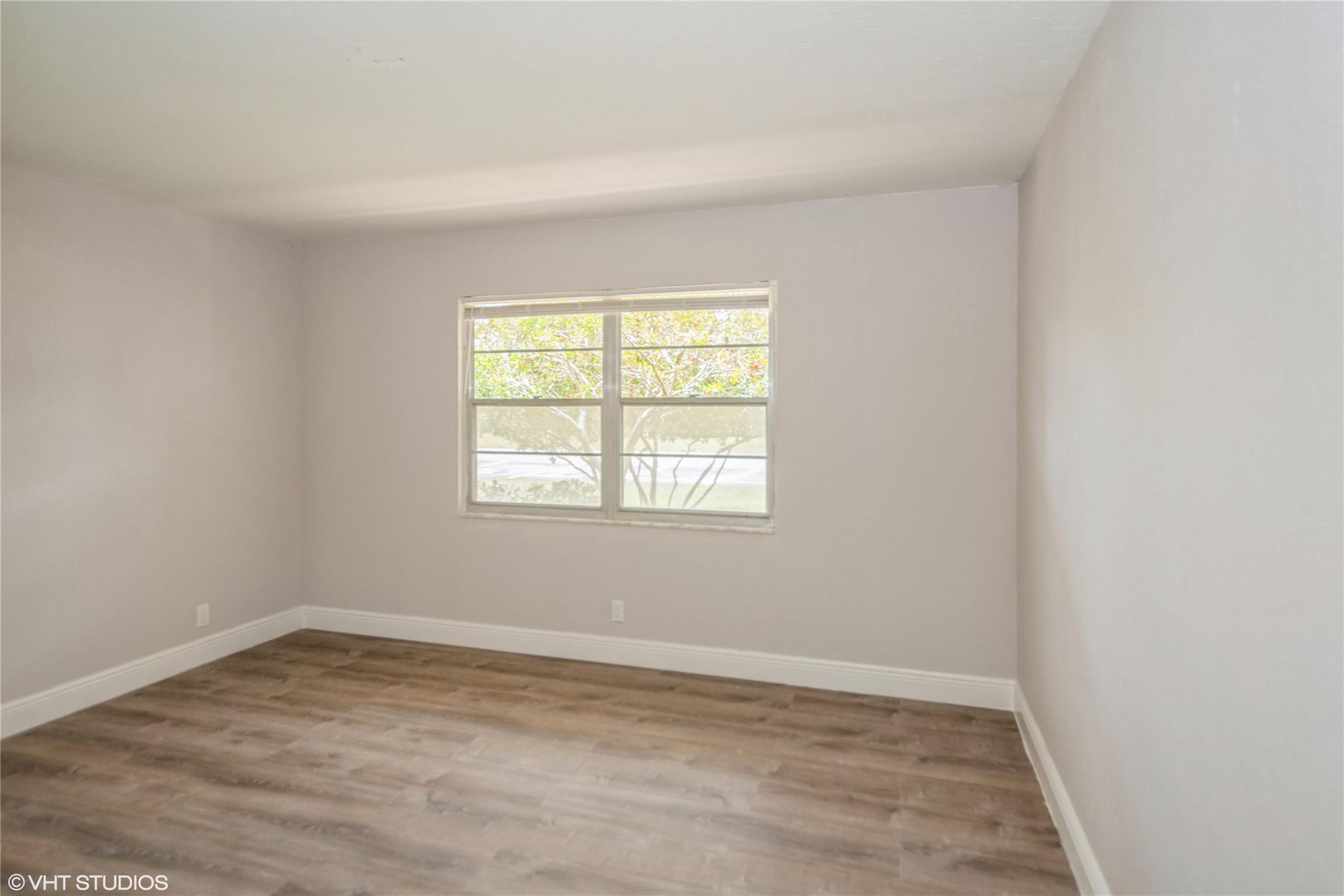 VICTORIA VILLAGE - Residential