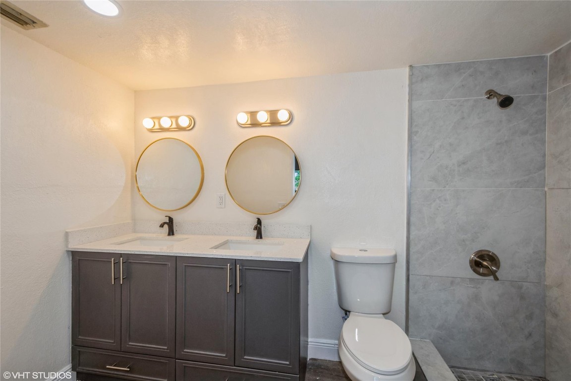 VICTORIA VILLAGE - Residential