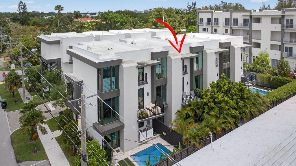 Photo of 1044 N Victoria Park Road, Fort Lauderdale, FL 33304 (MLS # B26013693)