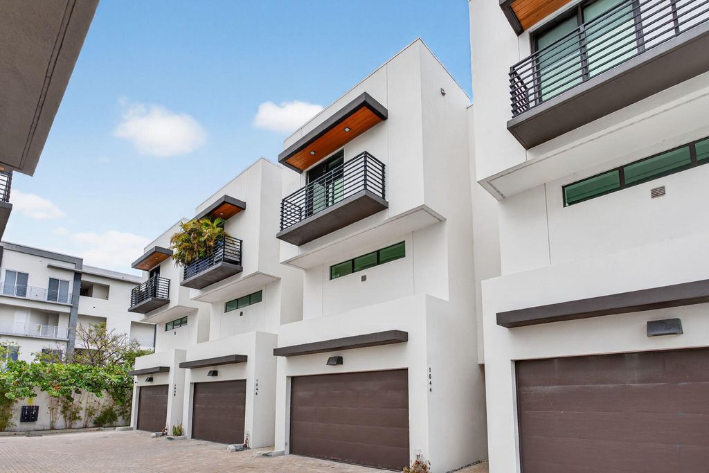 Photo of 1044 N Victoria Park Road, Fort Lauderdale, FL 33304 (MLS # B26013693)