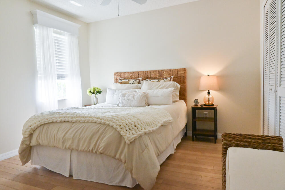 MEADOWLAND COVE 1 OF WELLINGTON - Residential Lease