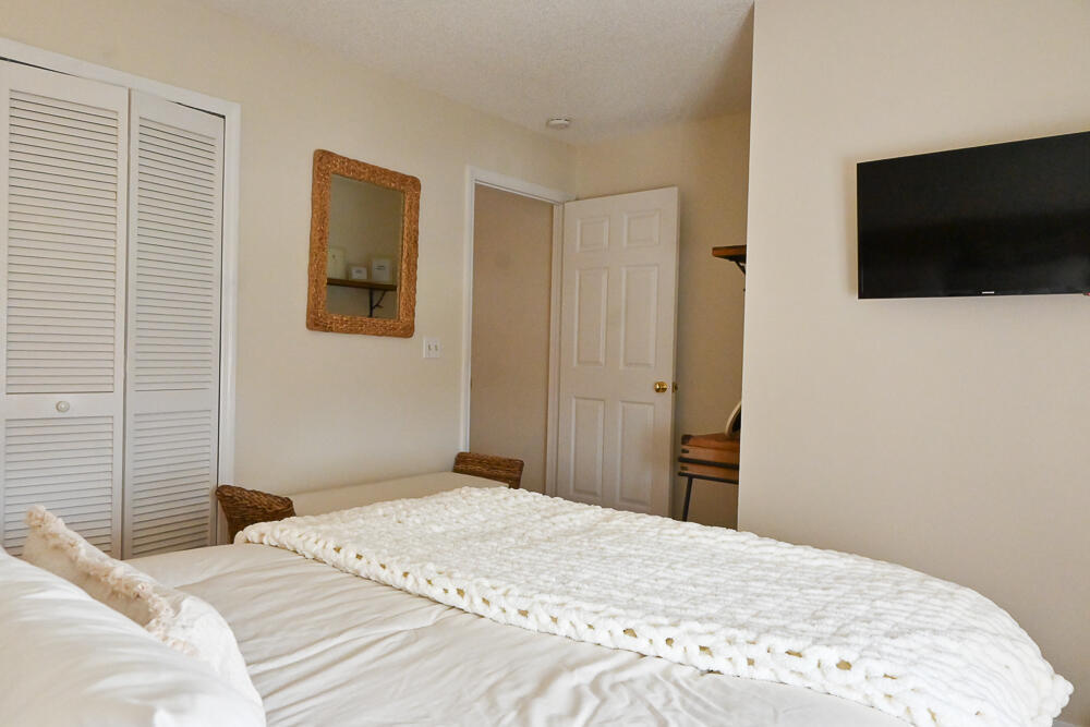 MEADOWLAND COVE 1 OF WELLINGTON - Residential Lease