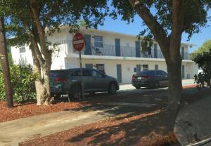 18 Units Fully Furnished!1605,1611,1613 NE 3rd Avetotally renovated 2/1 Beautiful grounds. Sale Lease back. 3 buildings completely renovated.Income from Master lease guaranteed for up to 3years