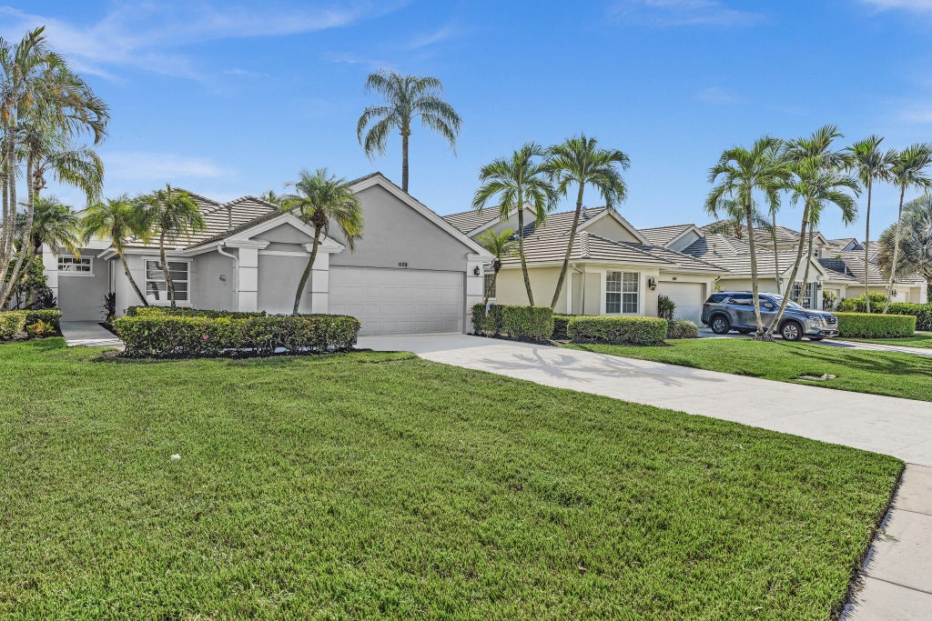 Photo of 629 Masters Way, Palm Beach Gardens, FL 33418 (MLS # B26080731)