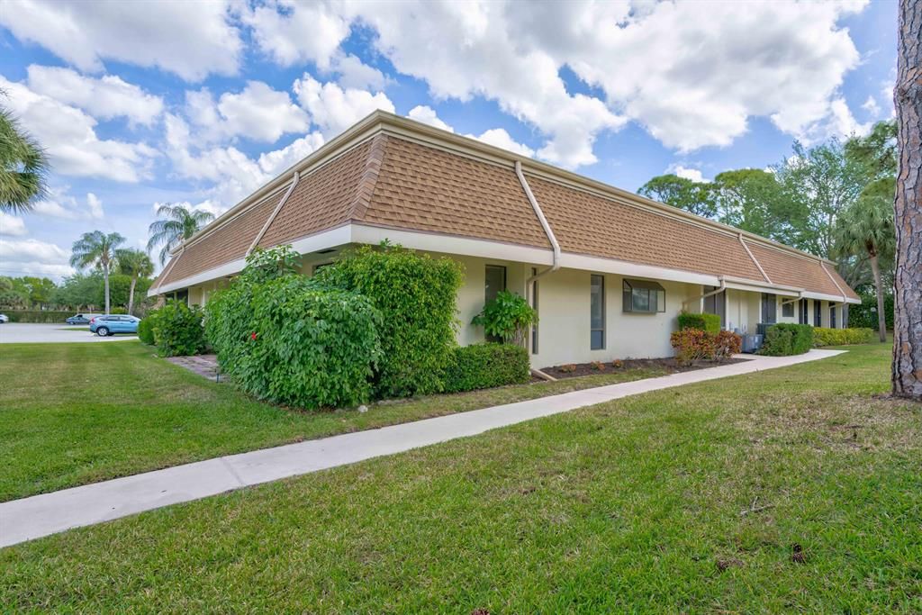 Photo of 107 Half Moon Circle #D, Jupiter, FL 33458 (MLS # R10877672)