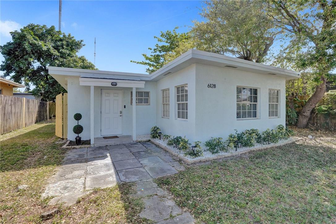 Just remodeled single family house for rent. Ready for you to move right in! 2 Bed , 2 Bath plus bonus sitting area or office space. Brand new stainless appliances in the kitchen. Large backyard that is fully fenced backyard. Washer and dryer. Located in a quiet neighborhood very close to shopping, major highways, schools and transportation. First,Last,Sec to move in. Quick move in available. Pet friendly. Property is offered unfurnished.