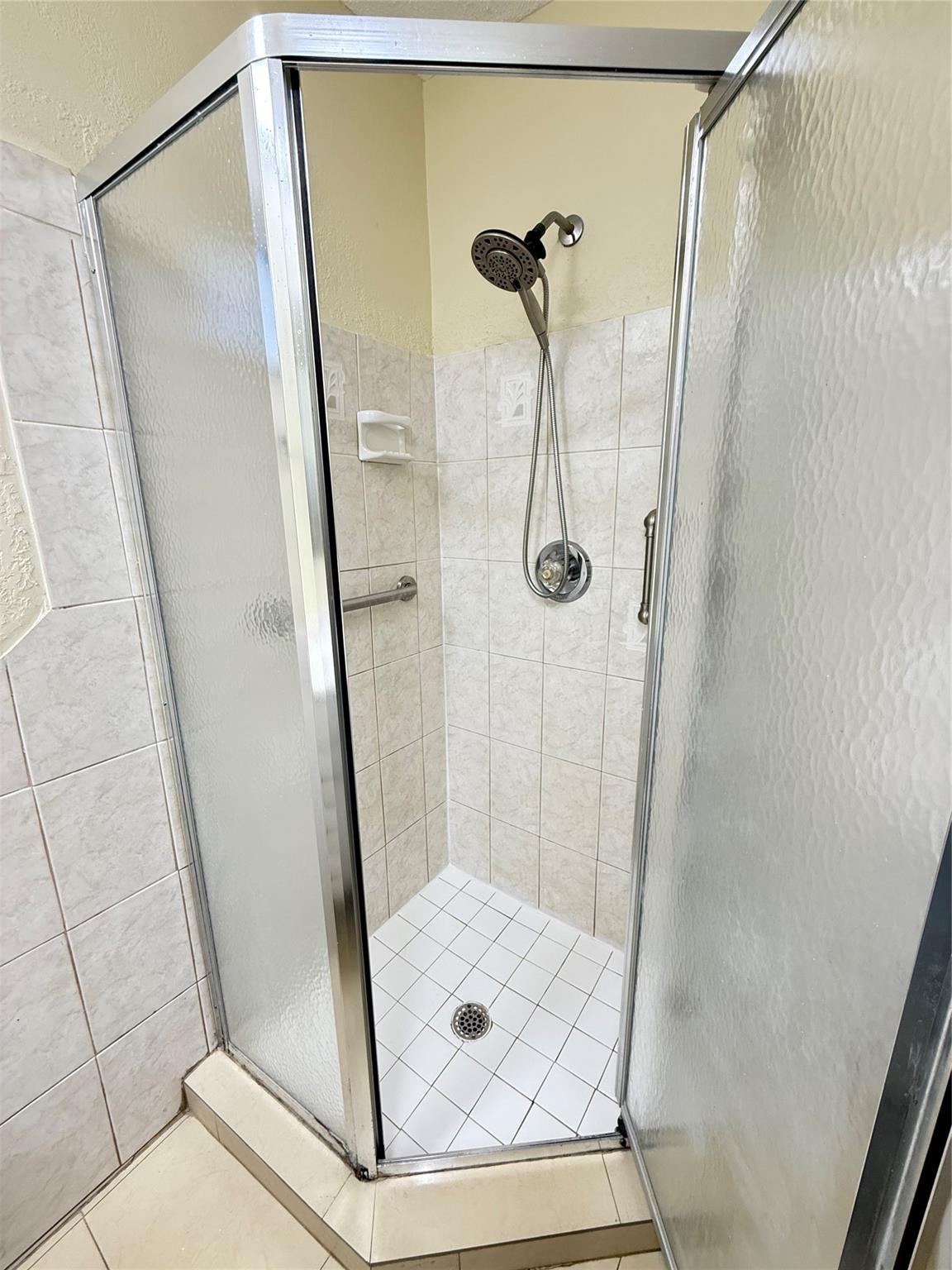 OAKLAND ESTATES NORTH 2 S - Residential Lease