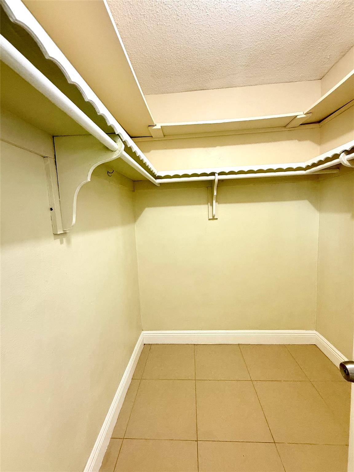 OAKLAND ESTATES NORTH 2 S - Residential Lease