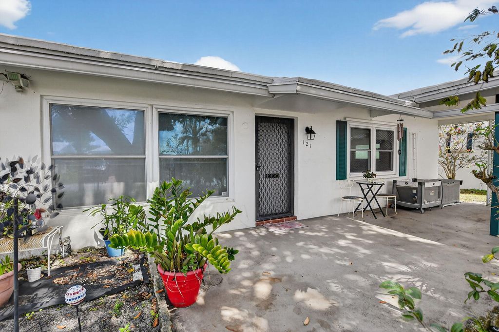 Photo of 121 NW 28th Court, Pompano Beach, FL 33064 (MLS # R11169802)