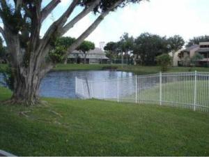 Beautifully renovated spacious 2 level town home in the heart of Boca with amazing water views. Walk to shopping, places of worship. Boca's Best schools too!
