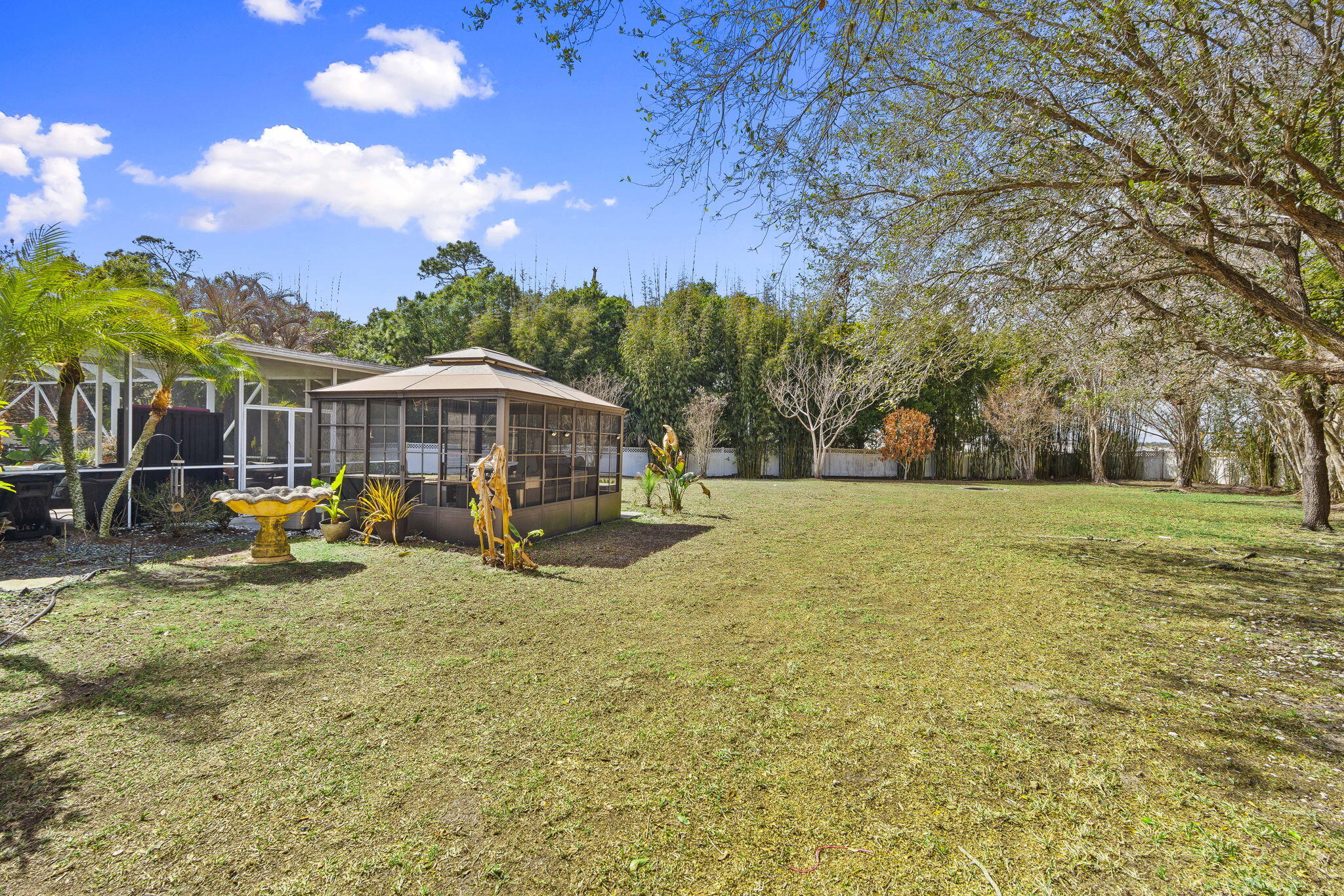 PALM LAKE GARDENS - Residential
