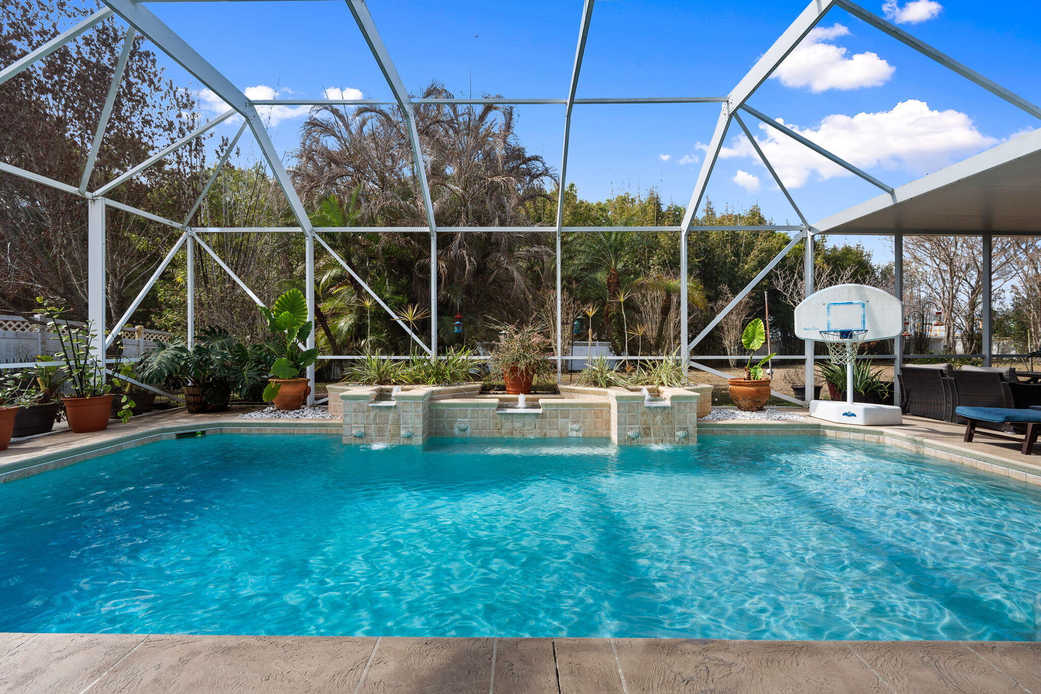 PALM LAKE GARDENS - Residential