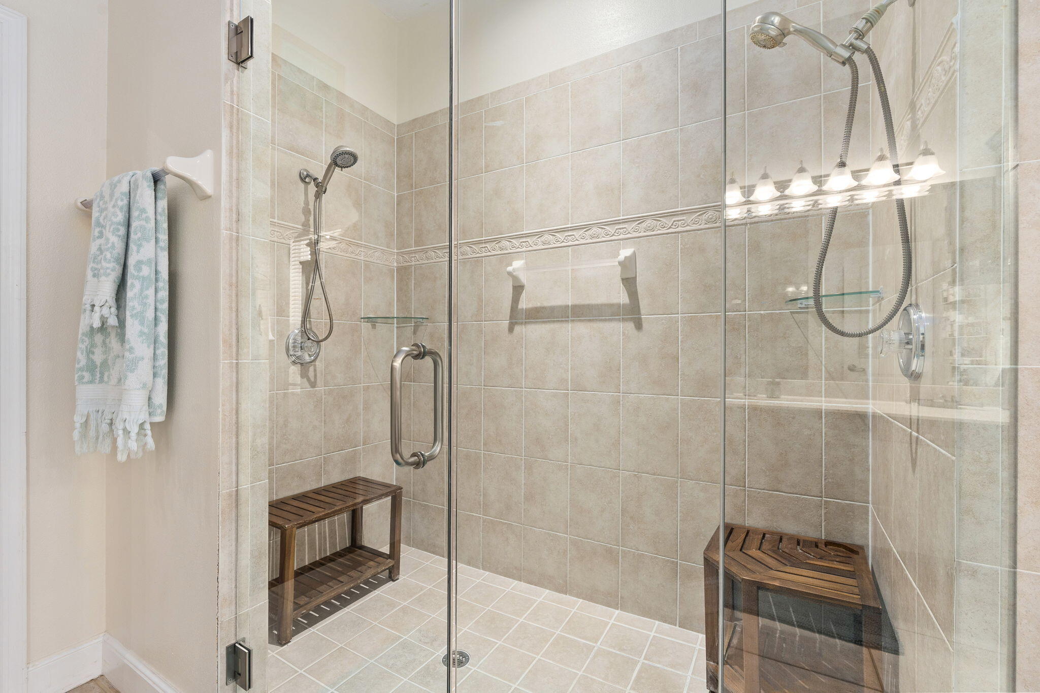 PALM LAKE GARDENS - Residential