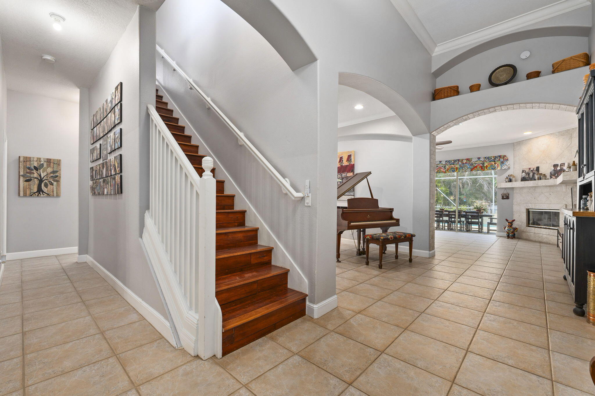 PALM LAKE GARDENS - Residential