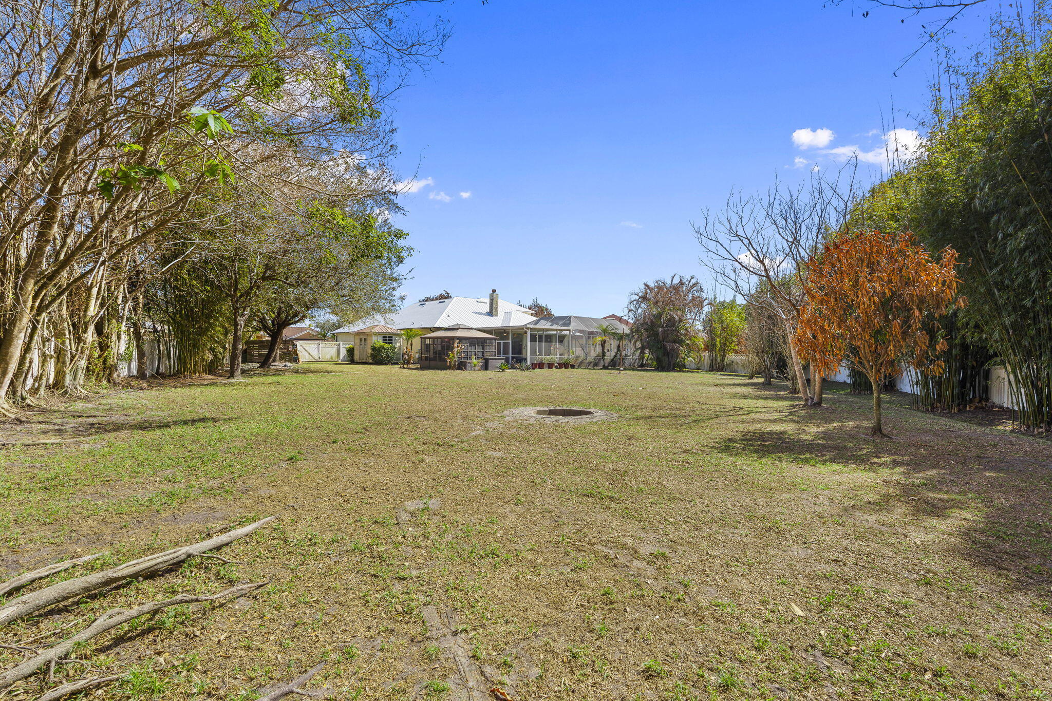 PALM LAKE GARDENS - Residential