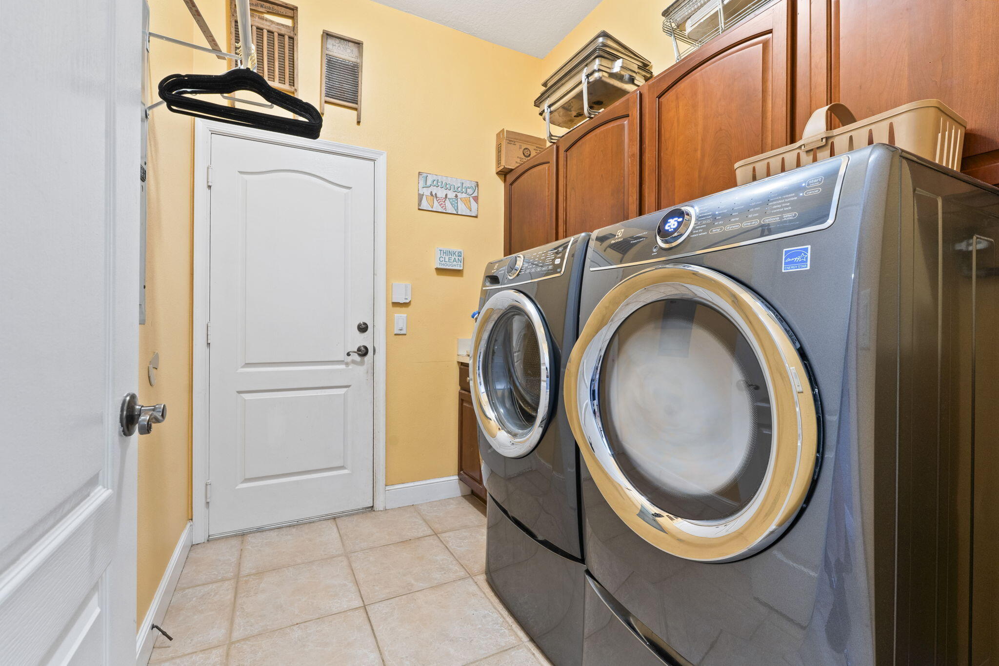 PALM LAKE GARDENS - Residential