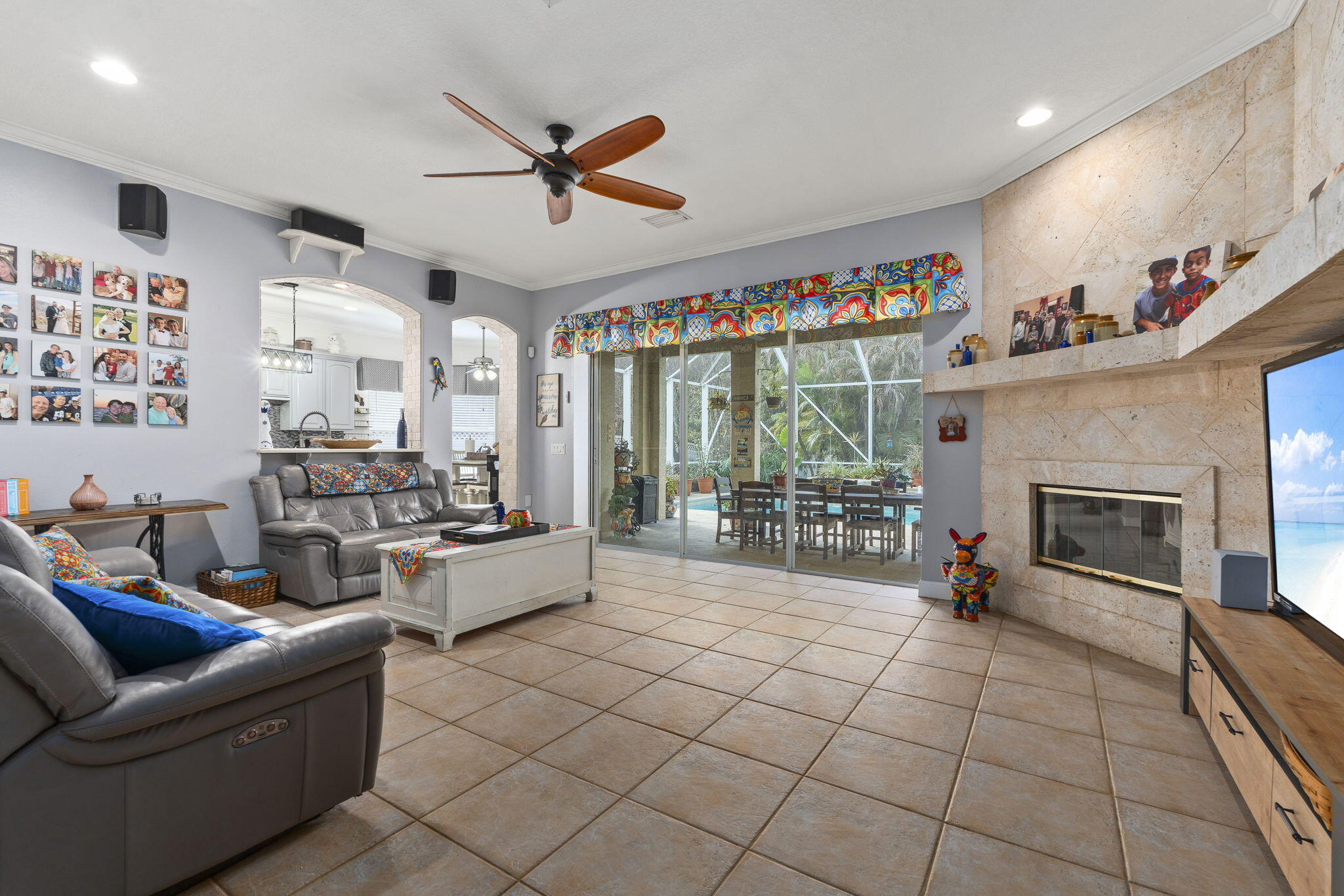 PALM LAKE GARDENS - Residential