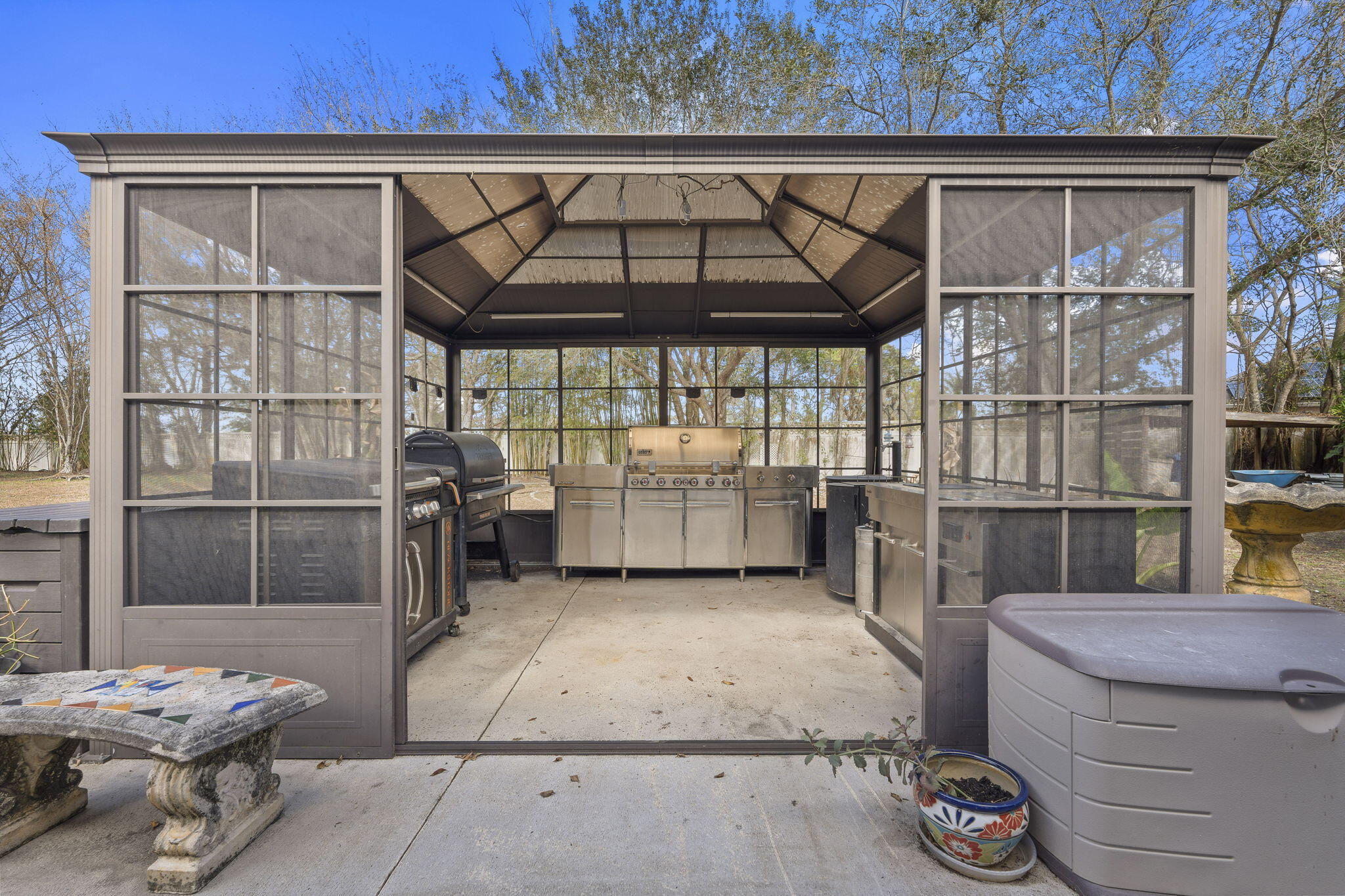 PALM LAKE GARDENS - Residential