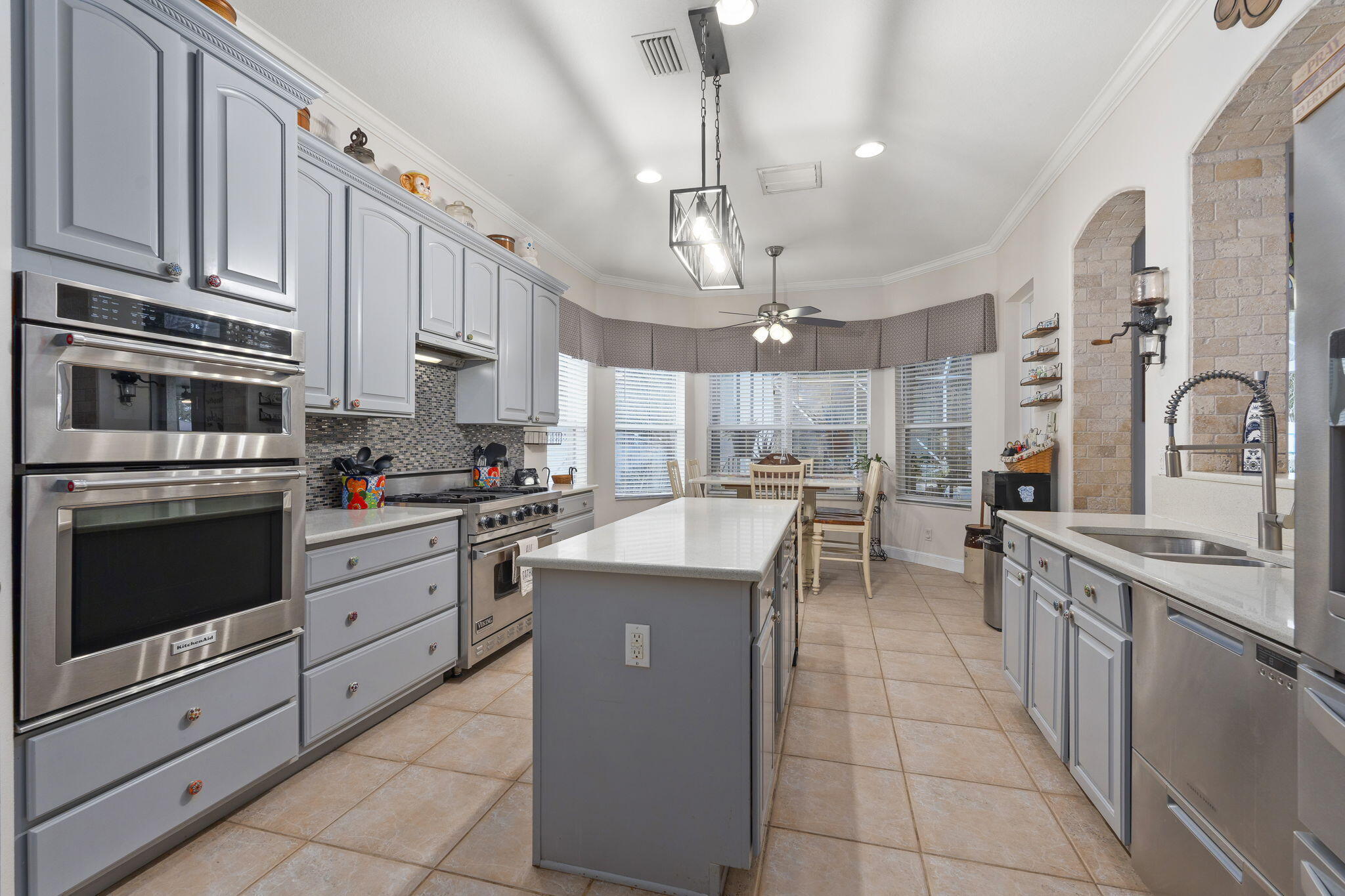 PALM LAKE GARDENS - Residential